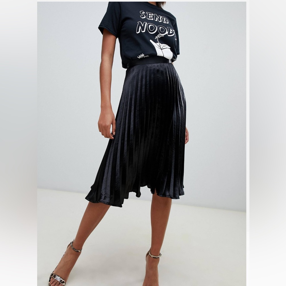 NWT Missguided black pleated satin midi skirt Size 12